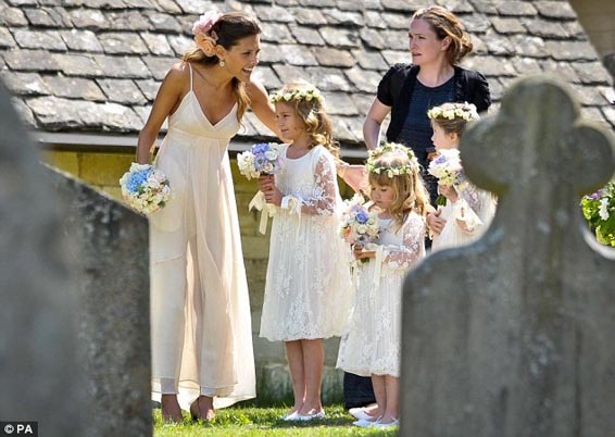 Lily Allen gets married. Bridesmaids and Flower Girls.