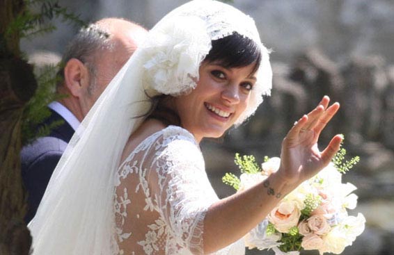 Lily Allen Lace Wedding Dress and Veil