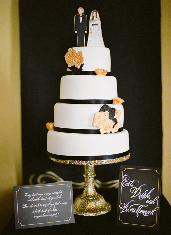 white,black and gold weddding cake