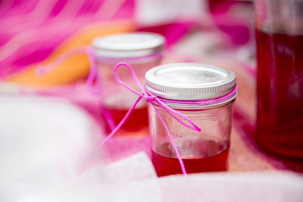 jam jar lemonade glasses with pink ribbon