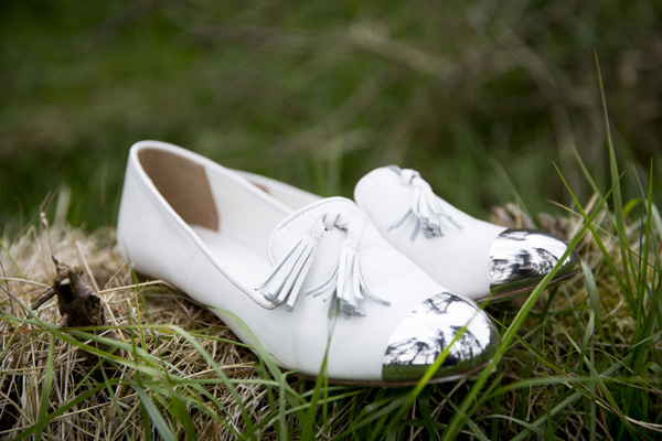 white leather brogues with tassle deatail