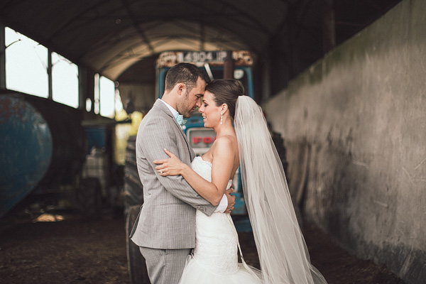 bride with sweetheart neckline and mermaid wedding gown