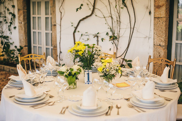 yellow and white florwe centre pieces