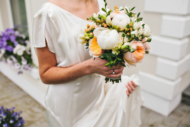 beautiful cream and peach bouquet