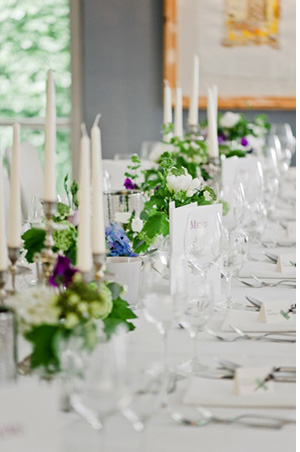 long wedding table with pretty flowers