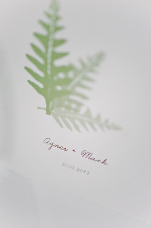 place card with fern anf flower detail 