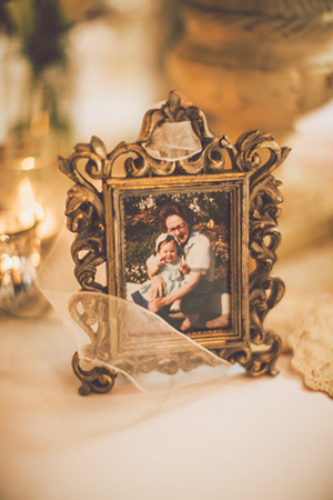 vintage picture frame wedding decor