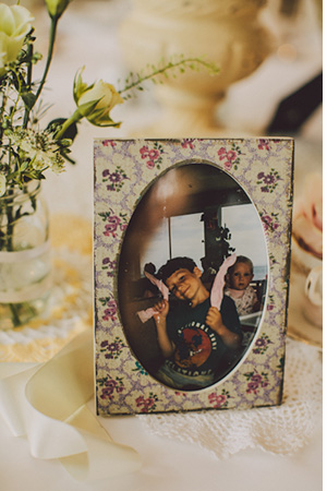 vintage picture frame wedding decor