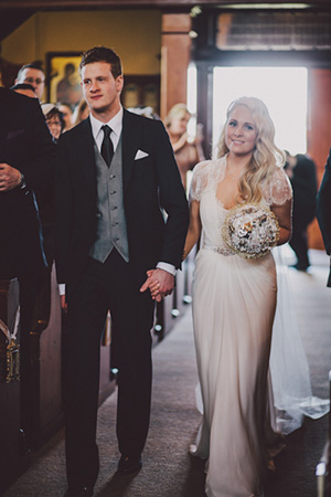 bride walking down the ailse