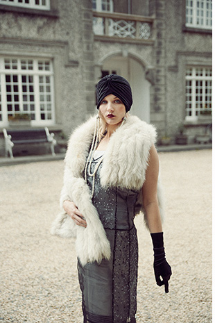 model with dark lips and fur stole