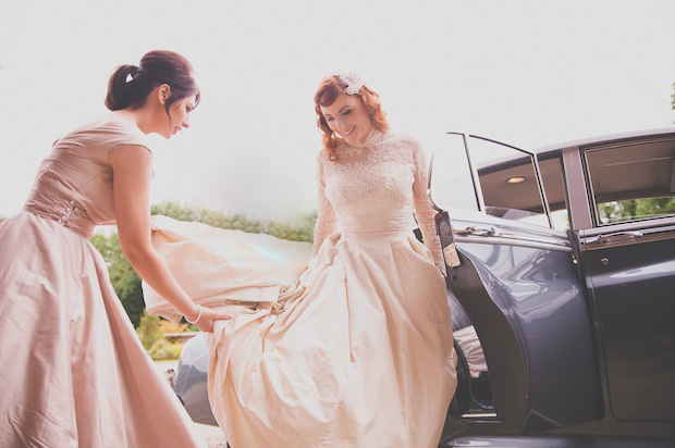 bride with vintage weddign style