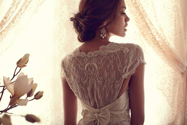 anna campbell lace back detail