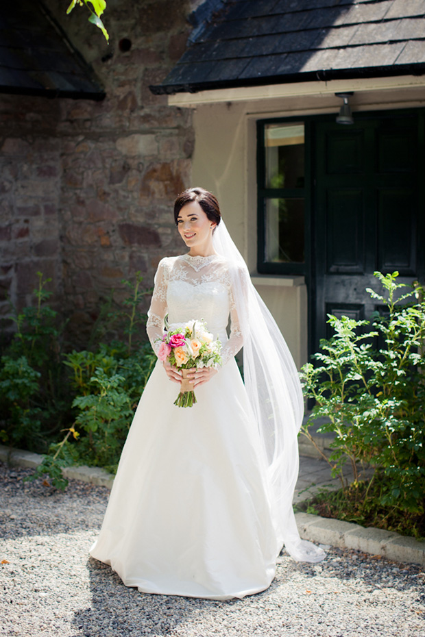 hondmade lace wedding dress