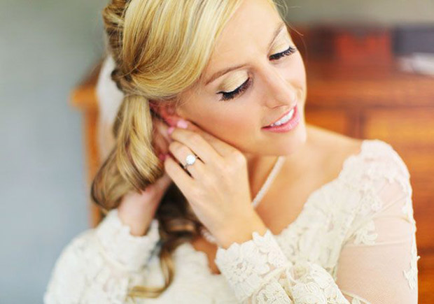 Beautiful bride getting ready | onefabday-com.go-vip.net