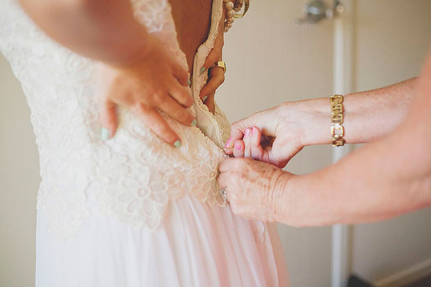 Bride getting ready | onefabday.com