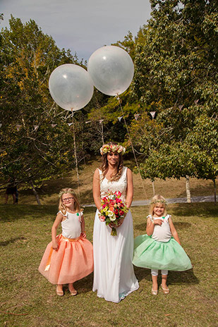 Cute flower girls with giant balloons | onefabday.com