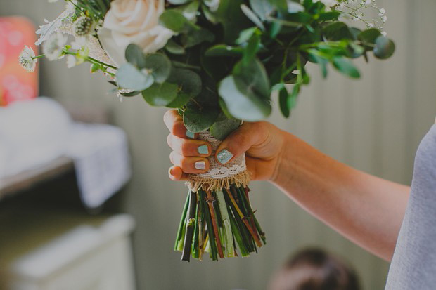 rose bridal bouquet wrpped in burlap | onefabday.com