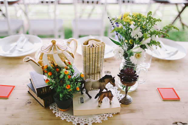 eclectic table centerpieces with florals and vintage trinkets | onefabday.com