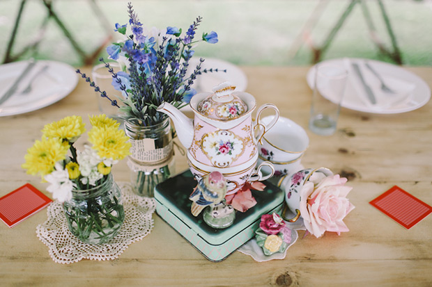 eclectic table centerpieces with florals and vintage trinkets | onefabday.com