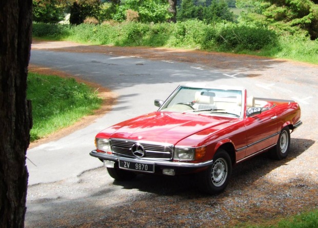 Classic Mercedes sports car from courtyard classic cars | onefabday-com.go-vip.net