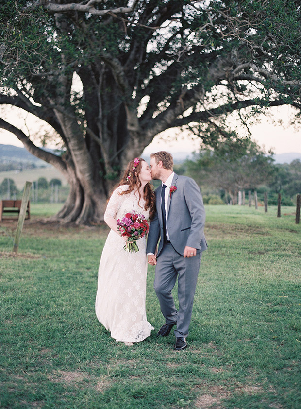 Couple under a wedding tree| onefabday.com