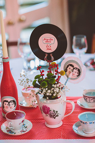 record table names in tea cups | onefabday.com