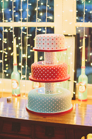 red, blue and white polka dot wedding cake | onefabday.com