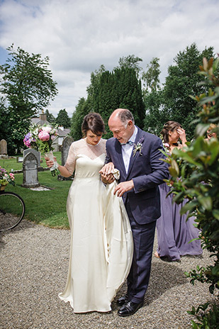 Bride arriving at church | onefabday.com