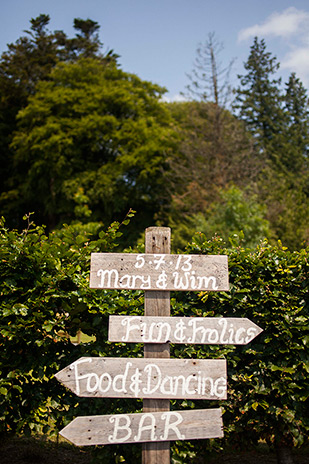 rustic arrow wedding signage | onefabday.com