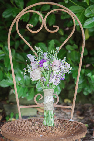 pretty and simple rustic wedding bouquet | onefabday.com