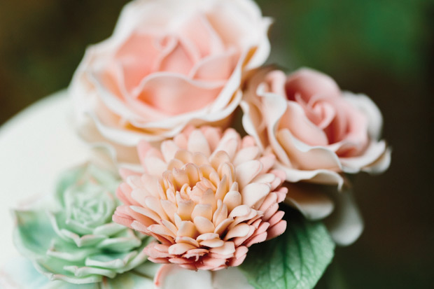 pretty cake with sugar flowers and keys for a secret garden inspired wedding | onefabday.com