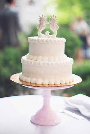 Cute-seahorse-wedding-cake