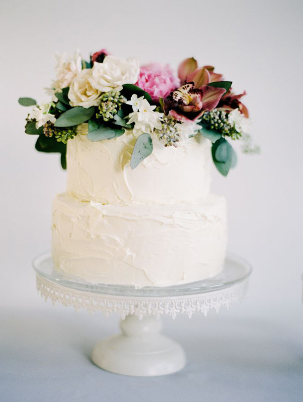 Delicous-two-tier-buttercream-wedding-cake-with-cake-flowers