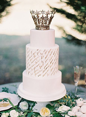 Elegant-crown-wedding-cake