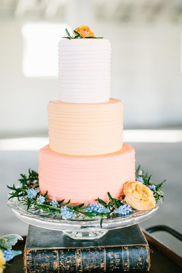 Peach-ombre-wedding-cake