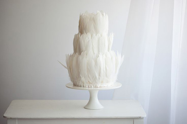 Unusual-feather-wedding-cake