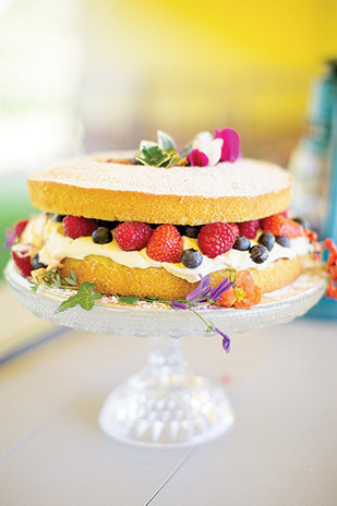 rustic sponge wedding cake | Rachel and Matthew's Beautiful Ballyvolane Wedding by Brosnan Photographic | onefabday.com