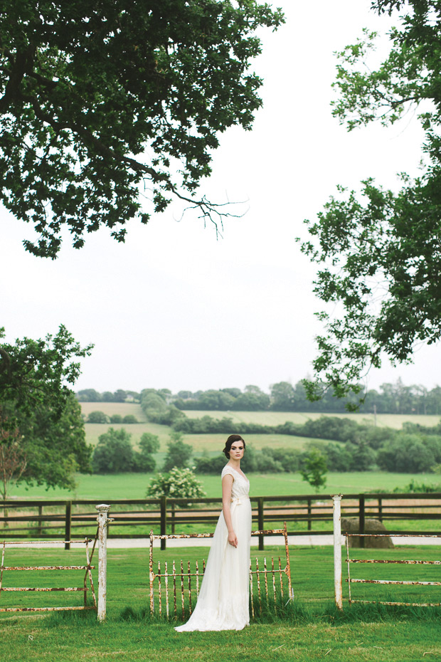 Beautiful minimal botanical shoot at Horetown House by Paula McManus | onefabday.com