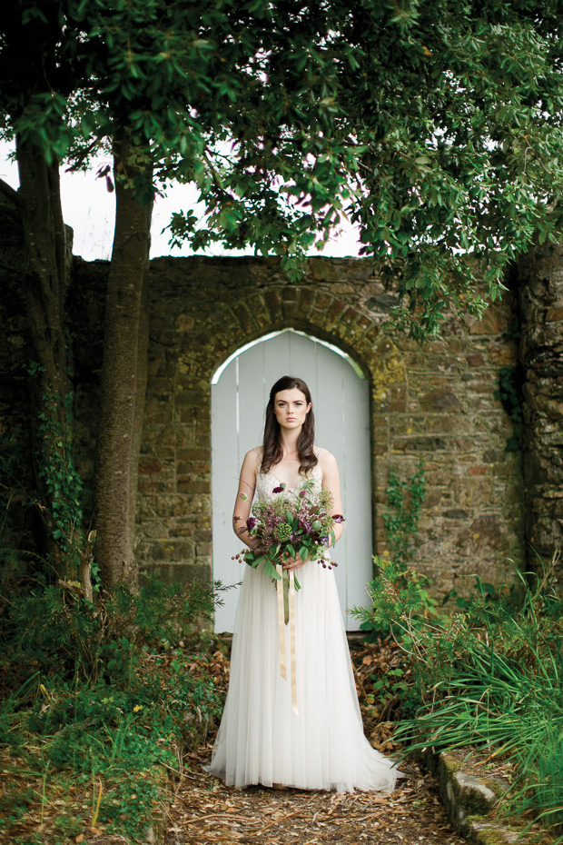 Beautiful minimal botanical shoot at Horetown House by Paula McManus | onefabday.com