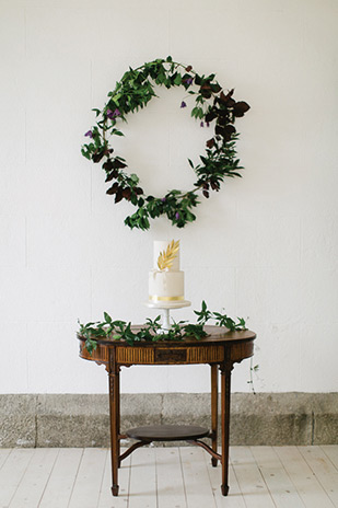 Beautiful minimal botanical shoot at Horetown House by Paula McManus | onefabday.com