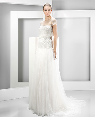 6038 wedding dress from Jesus Peiro wedding dresses Nanda Devi Collection - Romantic wedding dress with pretty embellishment - see the rest of the collection on onefabday.com