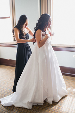 Glam Black and Gold Real Wedding by Barrie Anne Photography | onefabday.com