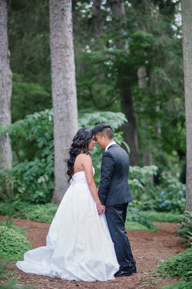 Glam Black and Gold Real Wedding by Barrie Anne Photography | onefabday.com