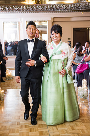 Glam Black and Gold Real Wedding by Barrie Anne Photography | onefabday.com