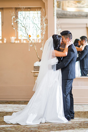 Glam Black and Gold Real Wedding by Barrie Anne Photography | onefabday.com