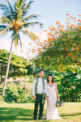 Beautiful Hawaii wedding by Couple Cups | onefabday.com