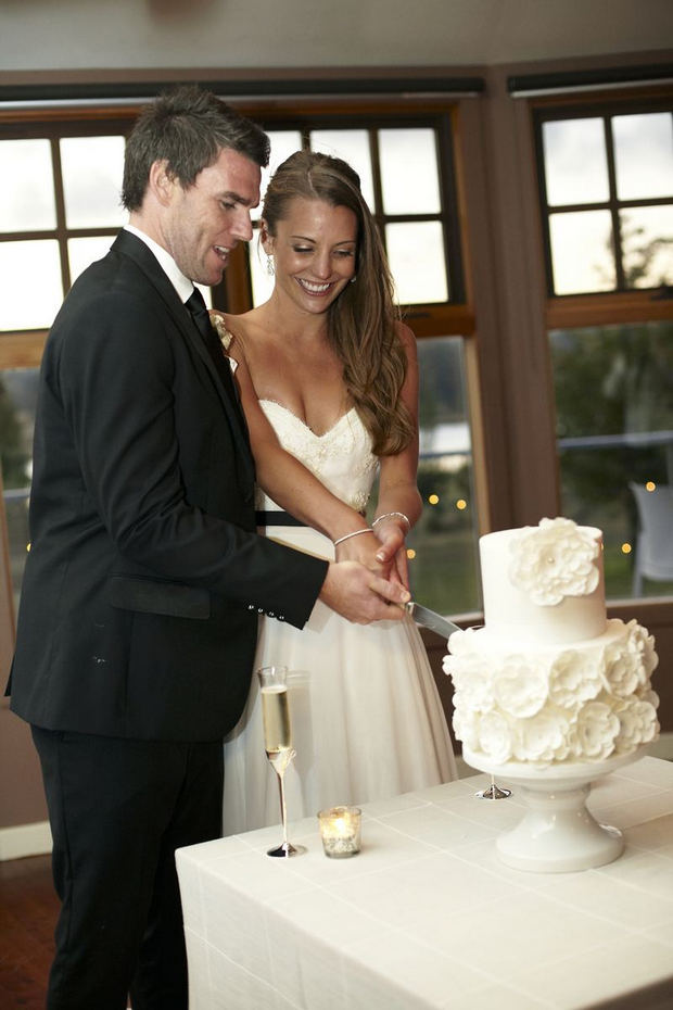 Beautiful floral filled wedding at Sault Restaurant by Blumenthal Photography // onefabday.com