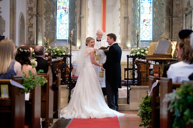 Gins-Barn-Beaulieu-Wedding-by-Linus-Moran-Photography--46