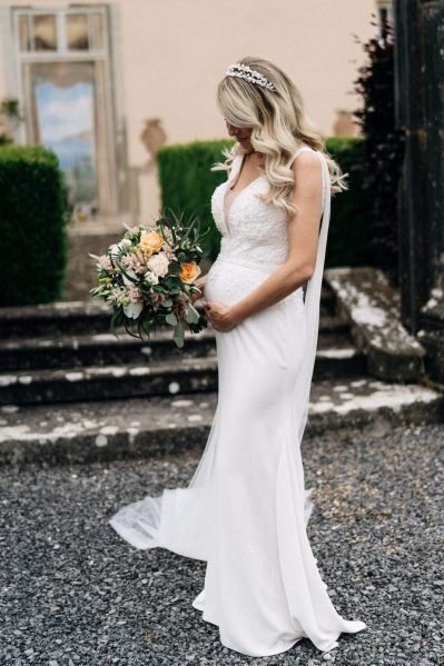 Where to find maternity wedding dresses // onefabday-com.go-vip.net