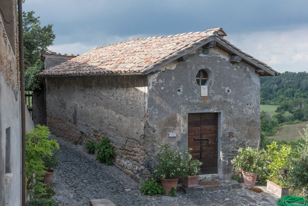 Borgo di Tragliata real wedding by John Lalor Photography // onefabday.com